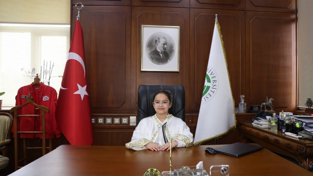  Çukurova Üniversitesinde 23 Nisan Coşkusu: Minik Rektör Göreve Geldi 