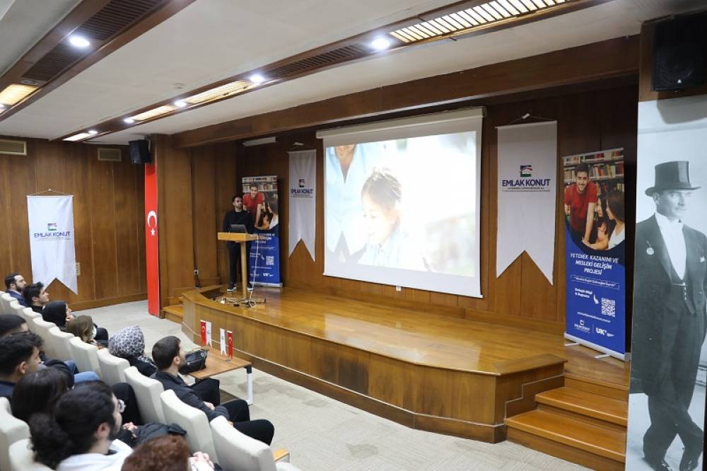  Çukurova Üniversitesi–Emlak Konut GYO İş Birliğiyle Yetenek Kazanımı ve Mesleki Gelişim Projesi Tanıtıldı 